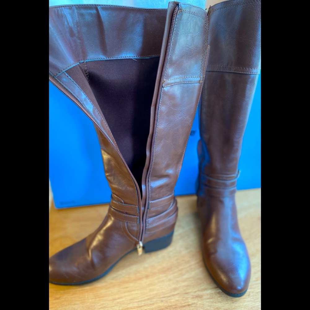 LIZ CLAIBORNE LC GOLD-BUCKLED “TORY” HEELED RIDING BOOTS - Picture 4 of 15